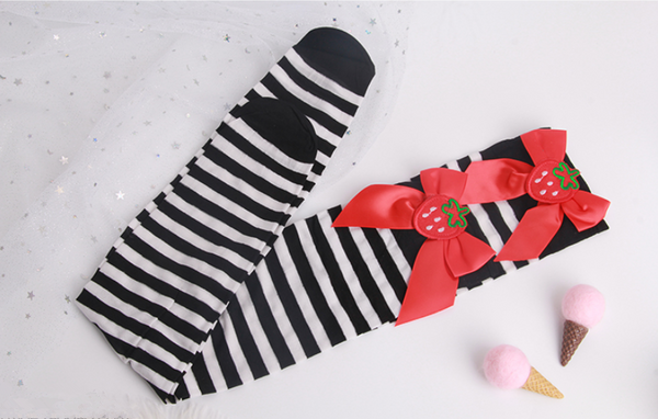 Lolita strawberry bow striped knee socks (pair)        YC21419