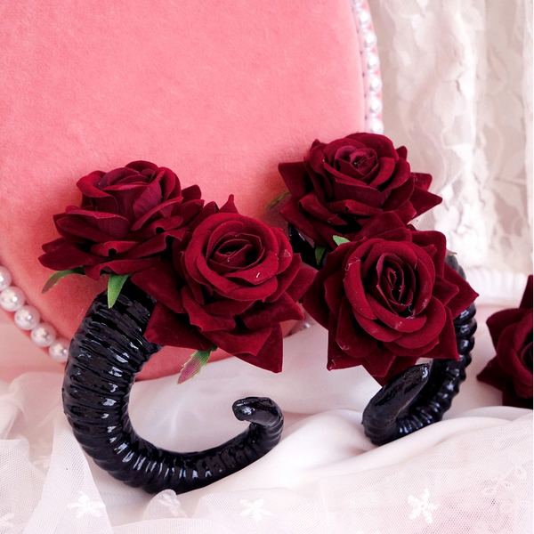 Lolita Rose Croissant Hair Clip yc22282