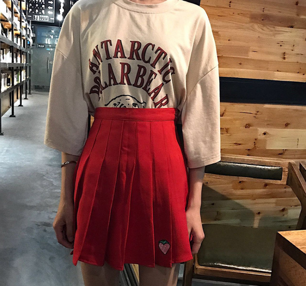 Cute Strawberry Pleated Skirt yc21018